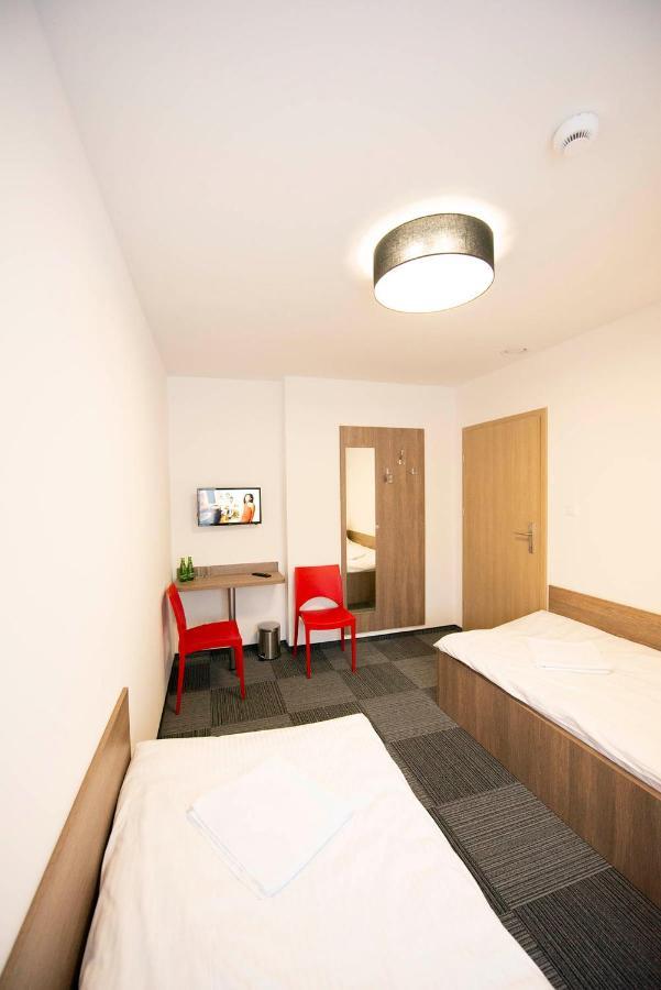 Hostel Sms Free Parking Бидгощ Екстер'єр фото