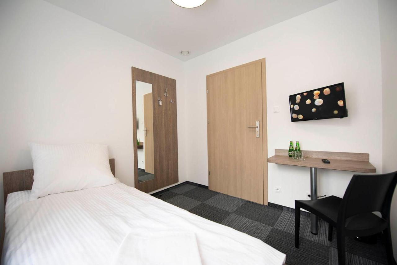 Hostel Sms Free Parking Бидгощ Екстер'єр фото