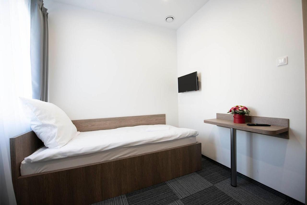 Hostel Sms Free Parking Бидгощ Екстер'єр фото